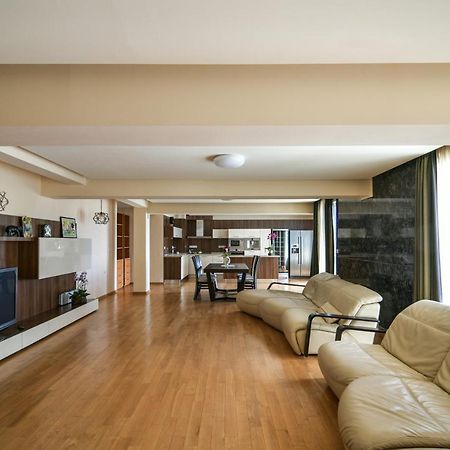 Central Flat With Monster Living Room ヴァルナ エクステリア 写真