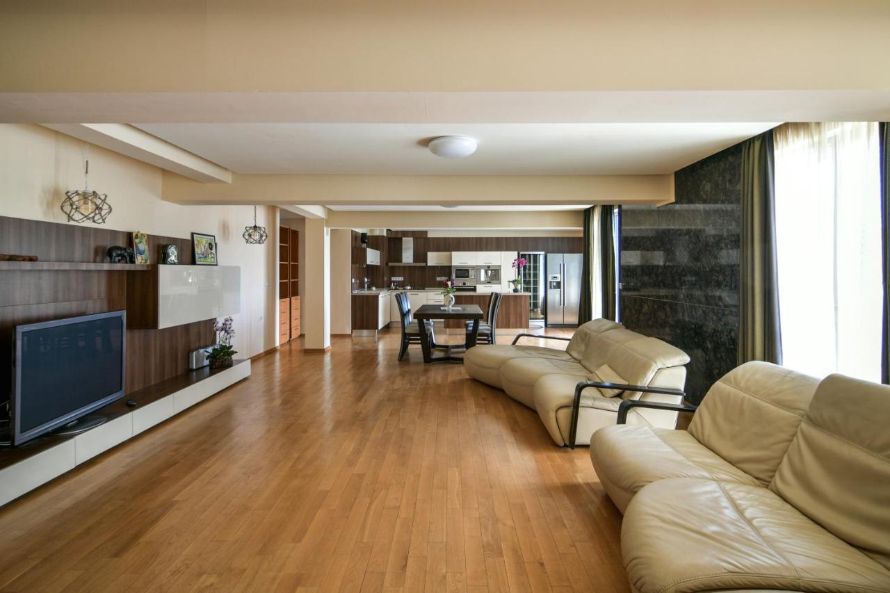 Central Flat With Monster Living Room ヴァルナ エクステリア 写真