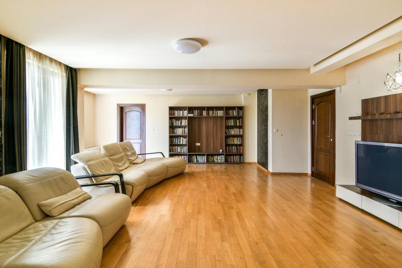 Central Flat With Monster Living Room ヴァルナ エクステリア 写真